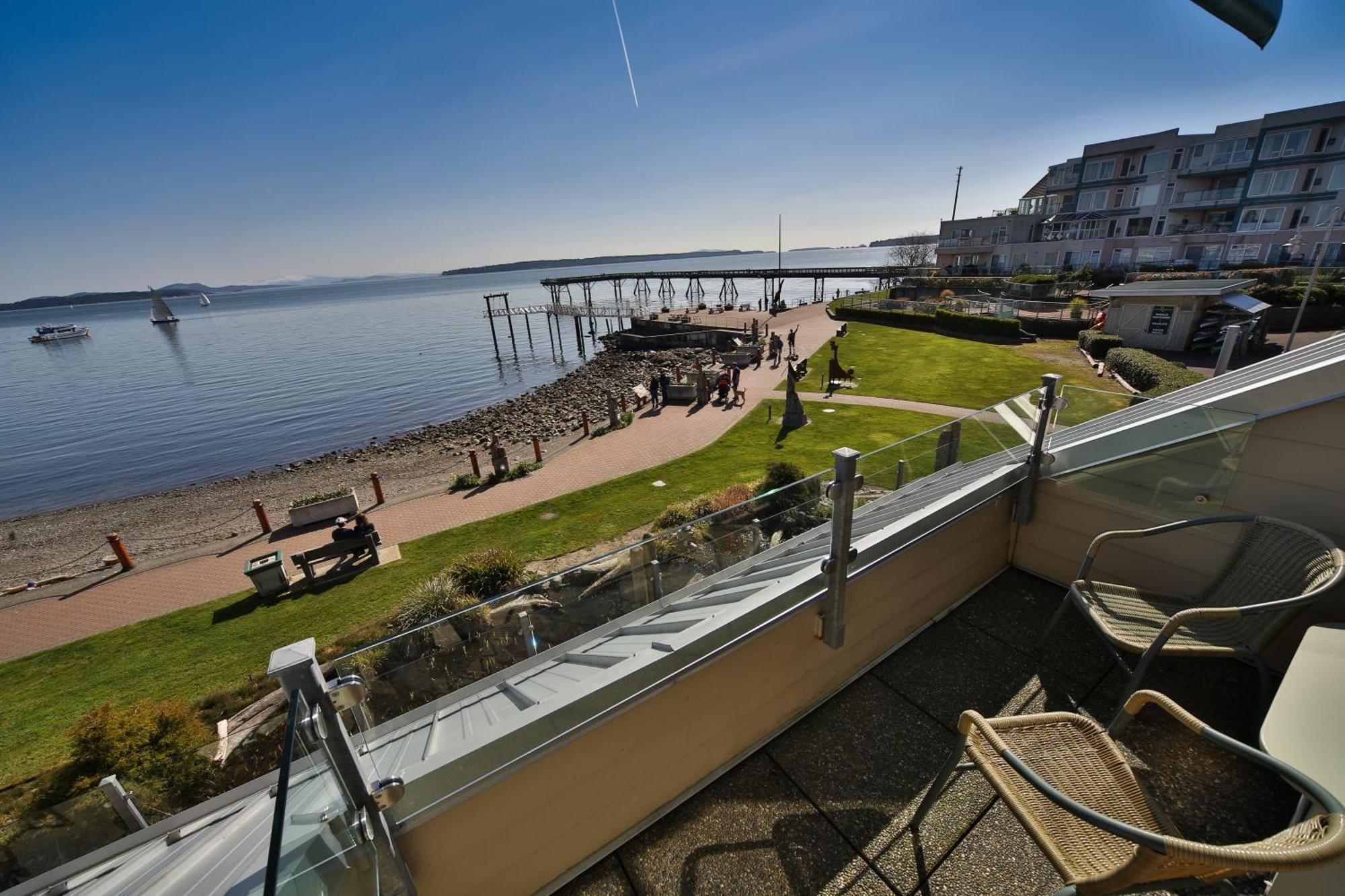 Sidney Waterfront Inn & Suites Exterior foto