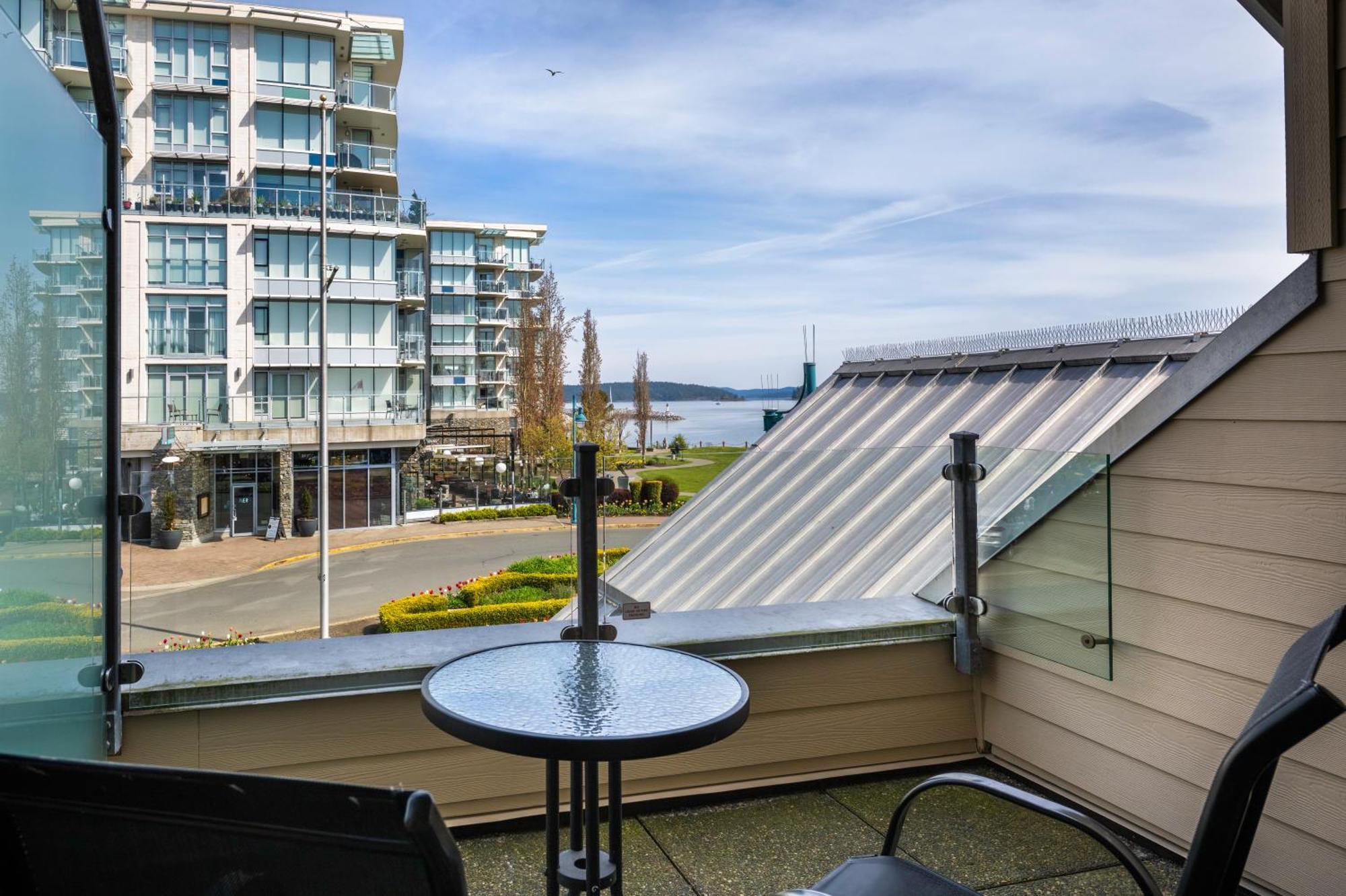 Sidney Waterfront Inn & Suites Exterior foto