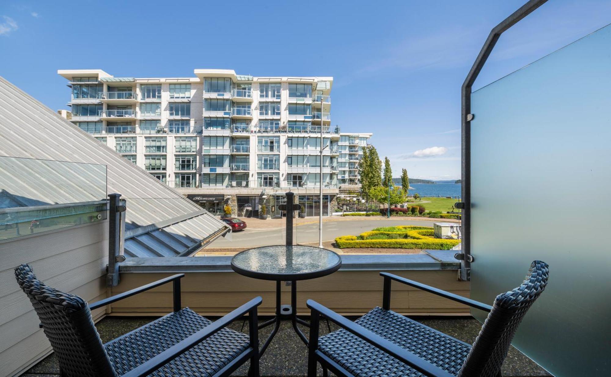 Sidney Waterfront Inn & Suites Exterior foto