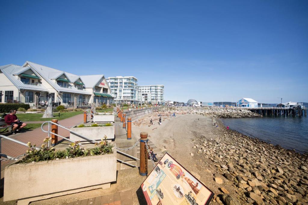 Sidney Waterfront Inn & Suites Exterior foto